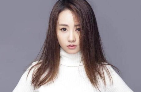 杨蓉在家密会男子被偷拍,举止亲密疑恋情曝光,为何被质疑博热度?