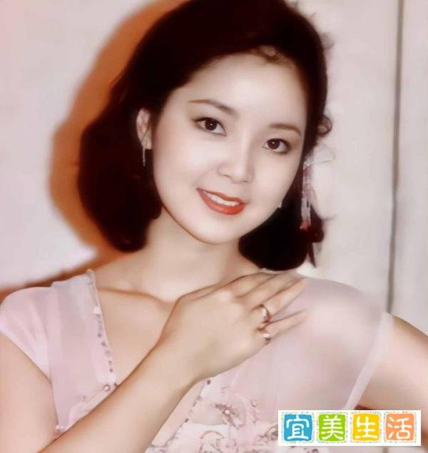 1995年，邓丽君去世，记者近距离拍下遗体照片，发现不可思议一幕