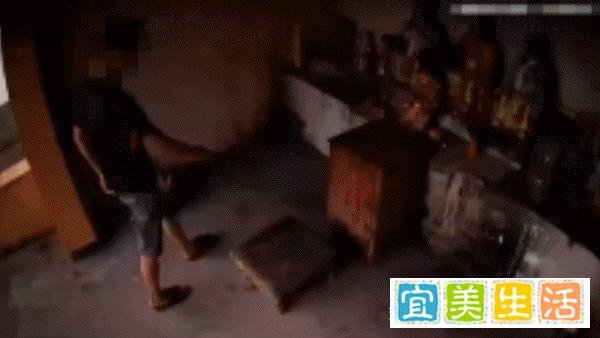男子偷功德箱钱，还称：菩萨同意的，她给我比了“ OK ”