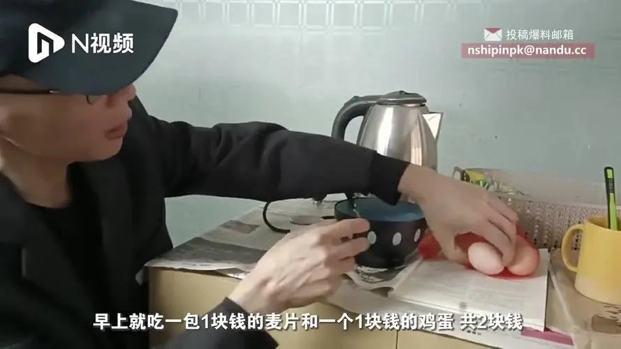 长沙一男子蜗居出租屋21年复原《红楼梦》,这么多年专注一件事有多不易?