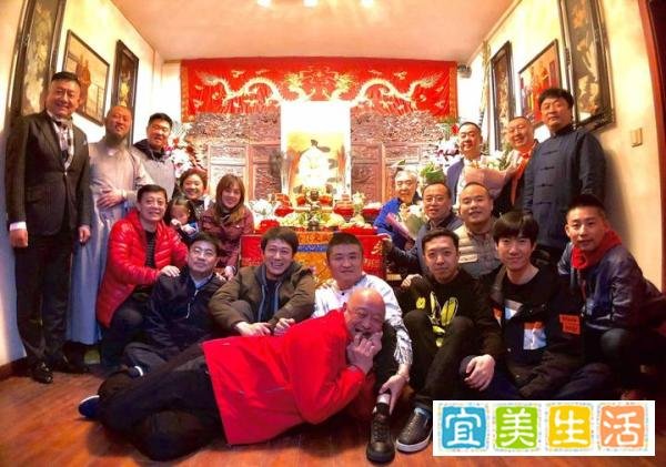 苗阜微博晒大合照缅怀师胜杰,郭德纲曾经的搭档和徒弟都在其中!