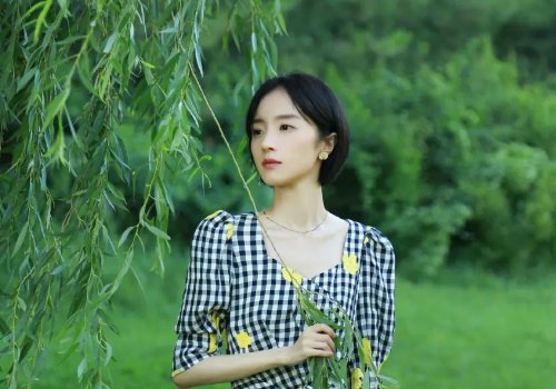 唐人影视官宣与胡冰卿续约,胡冰卿有哪些代表作?