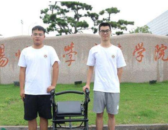 大学生发明老人起行无忧椅,这个发明实用吗?