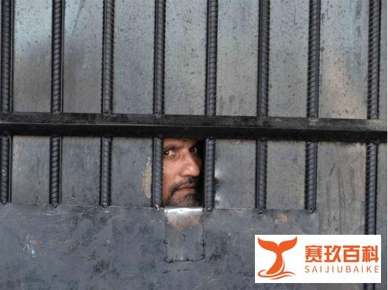 印度监狱被挤爆，囚犯超容纳上限3倍！百人感染艾滋惊动卫生部！
