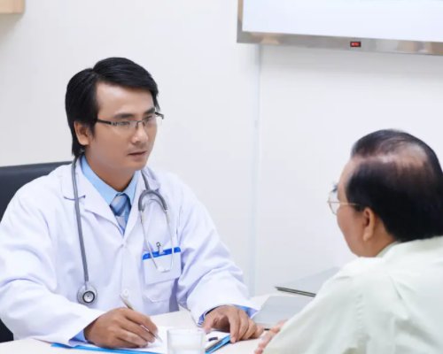 老人公交车上直跺脚被护士看出中风!护士是怎么看出来的?