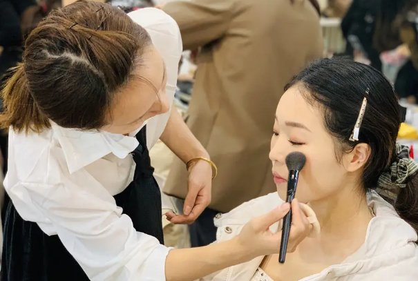 女生18岁学什么技术比较好