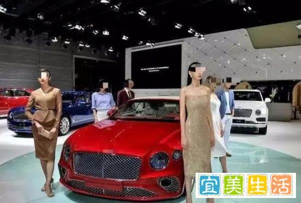 真没穿内裤?上海车展宾利女销售被曝不雅照,丑恶嘴脸尽收眼底