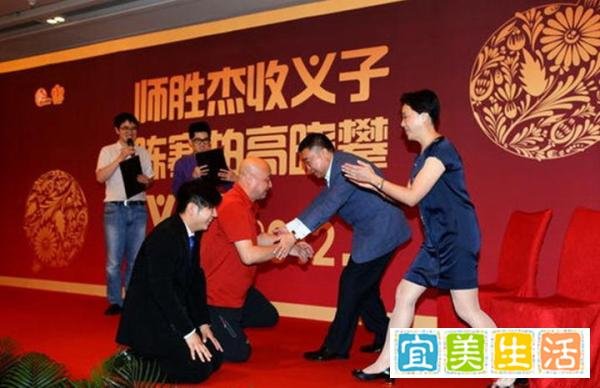 苗阜微博晒大合照缅怀师胜杰,郭德纲曾经的搭档和徒弟都在其中!