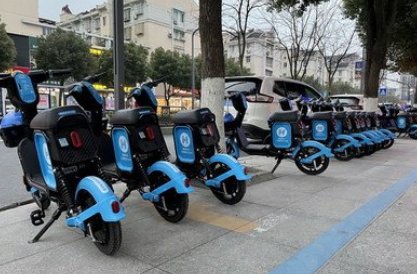 停车2小时被共享电动车层层包围,具体发生了什么?