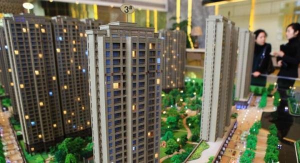 央行例会罕见提及房地产，房企和炒房客急了，但2类人要偷着乐