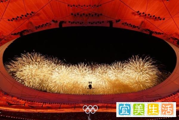 闭幕式烟花天下一家 这是咋情况？