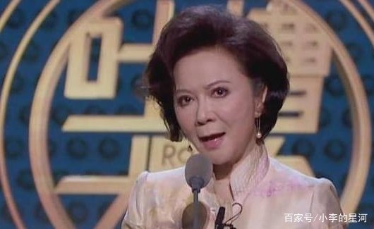 66岁刘晓庆现身素颜憔悴,面容僵硬小肚腩凸出,发生了什么?