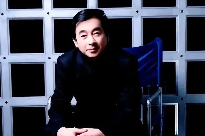 上海小提琴手陈顺平因病求助未果自杀身亡,此事背后哪些问题值得关注?