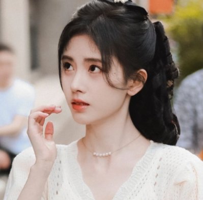 鞠婧祎《粉墨江湖》杀青下班饭拍图曝光，她在剧中扮演什么角色？
